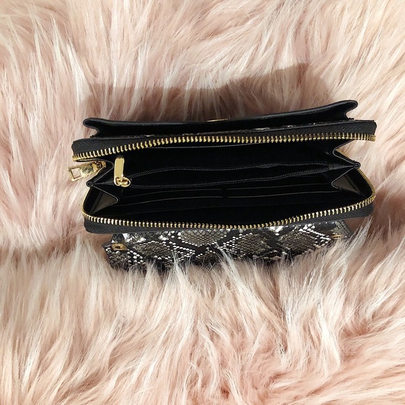 ⭐️Buy 1 get 1 FREE⭐️ NWOT Snakeskin Wallet Clutch - Picture 3 of 5